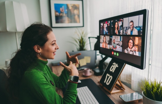 Analyzing Online Conversations on Treatments for Early Relapses of Multiple Myeloma in the US and Germany